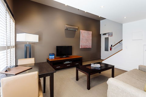 The Henry Jones Art Hotel - Rental Cars 6