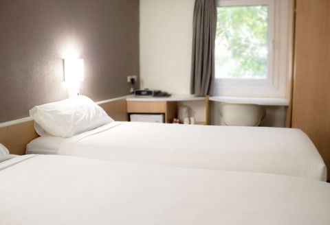 Ibis Newcastle - Rental Cars 4