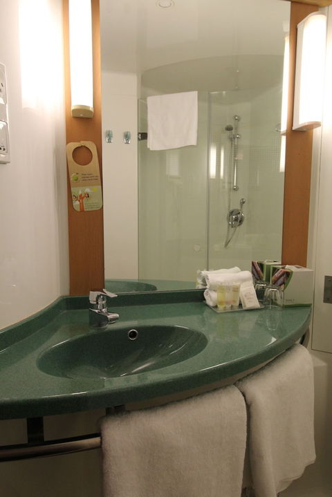 Ibis Newcastle - Rental Cars 6