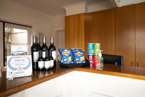 Admiralty Inn - Rental Cars 3