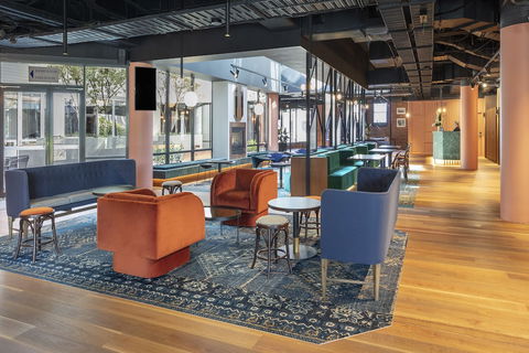 Amora Hotel Riverwalk Melbourne - Rental Cars 6