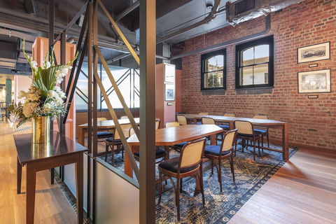 Amora Hotel Riverwalk Melbourne - Rental Cars 5
