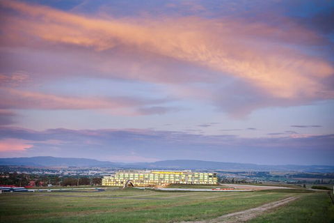 Rydges Mount Panorama Bathurst - Rental Cars 4