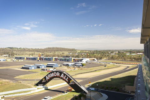 Rydges Mount Panorama Bathurst - Rental Cars 6