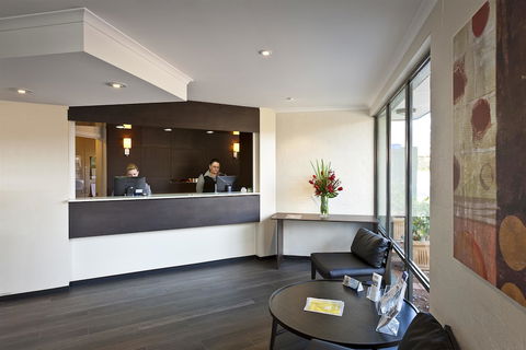 Ibis Styles Canberra Tall Trees - Rental Cars 1