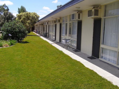 Kingston Lobster Motel - Rental Cars 1