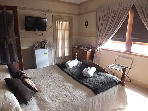 Walcha Royal Accommodation - Rental Cars 3