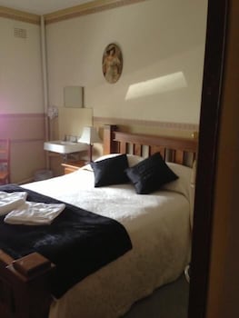 Walcha Royal Accommodation - Rental Cars 4