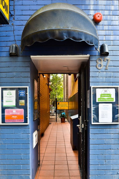 Blue Parrot Backpackers - Rental Cars 0