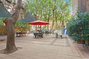 Blue Parrot Backpackers - Rental Cars 4