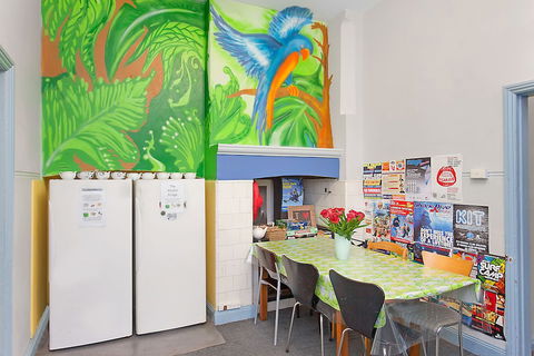 Blue Parrot Backpackers - Rental Cars 5