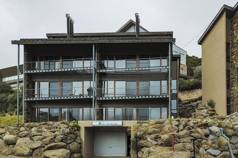 Alpine Woodsmoke - Rental Cars 0
