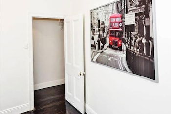 REdTRO House South Yarra - Rental Cars 3