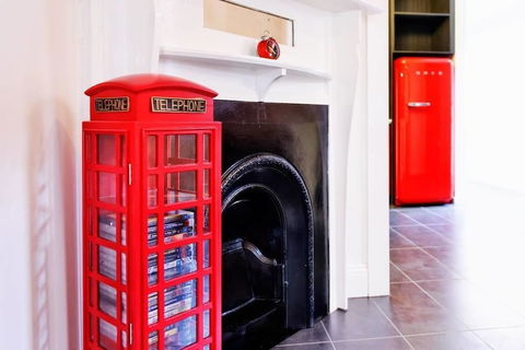 REdTRO House South Yarra - Rental Cars 6