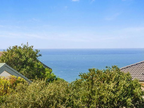 Boomer Beach Retreat Pet Friendly WiFi - Rental Cars 5