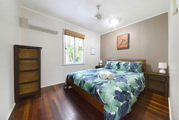 Airlie Getaway - Views - Rental Cars 2