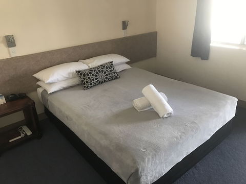 Nanango Star Motel - Rental Cars 6
