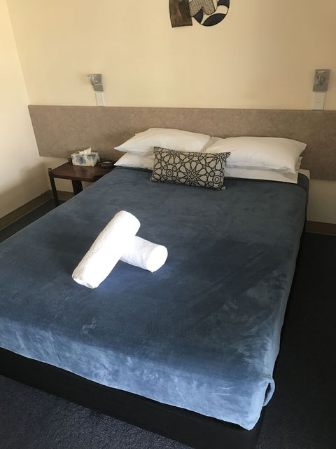 Nanango Star Motel - Rental Cars 3