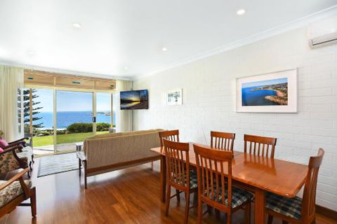 The Dolphins Beachfront Apartments - Rental Cars 5