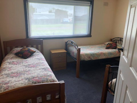 Waratah Falls Holiday Unit - Rental Cars 2