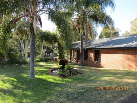 Kalbarri Tudor Holiday Park - Rental Cars 6