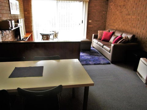 A Furnished Townhouse In Goulburn - Rental Cars 5