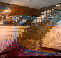 Golden Grain Motor Inn - Rental Cars