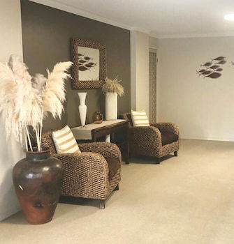 Oceania Beachside Holiday Apartments - Rental Cars 6