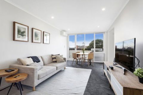 BOUTIQUE STAYS - Ace's Place - Rental Cars 0