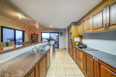 Airlie Harbour 3 Bedroom Apartment - Rental Cars 5