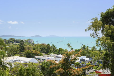 Airlie Harbour 3 Bedroom Apartment - Rental Cars 2