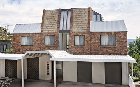 Avalanche 6 - Sophisticated Style & Modern Comfort With A Central Location - Rental Cars 1