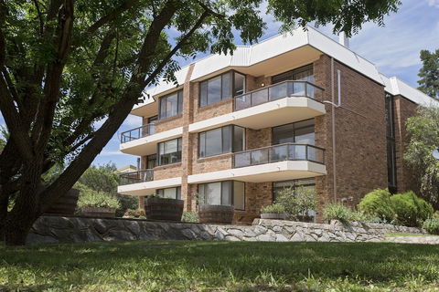 Avalanche 6 - Sophisticated Style & Modern Comfort With A Central Location - Rental Cars 3