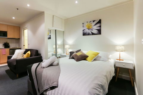 WILLOW, Carlton Studio Apartment - Rental Cars 2