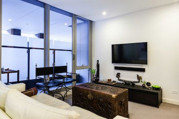 MATILDA, 1BDR South Yarra Apartment - Rental Cars 0