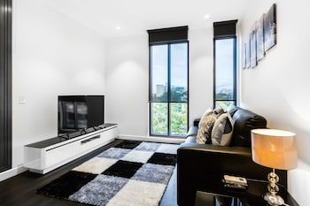 ESTHER, 2BDR South Yarra Apartment - Rental Cars 0