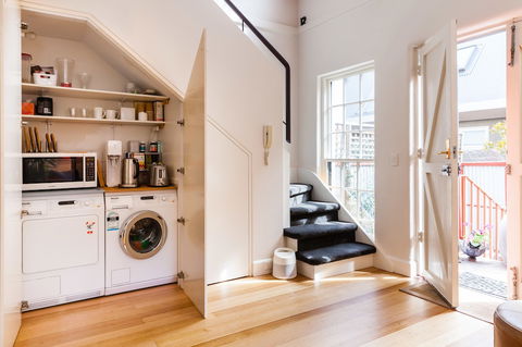 VERA, 1BDR South Melbourne Apartment - Rental Cars 1