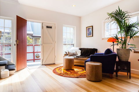 VERA, 1BDR South Melbourne Apartment - Rental Cars 4