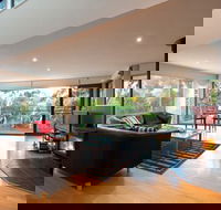 Dee Jays Studio - Rental Cars