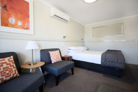 NRMA Bathurst Panorama Holiday Park - Rental Cars 4