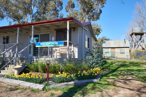 NRMA Bathurst Panorama Holiday Park - Rental Cars 0