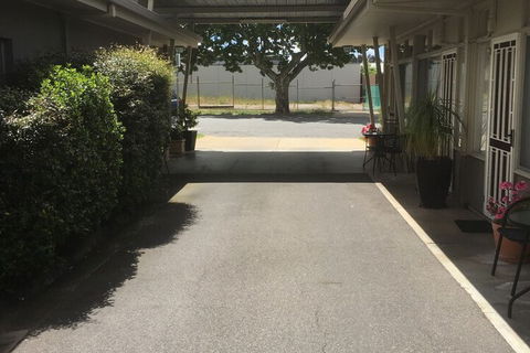 Central Wangaratta Motel - Rental Cars 1