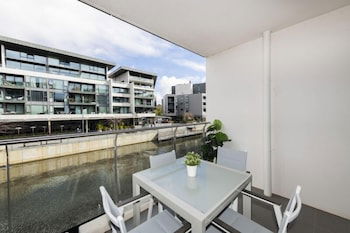 Accommodate Canberra - Lakefront - Rental Cars 3