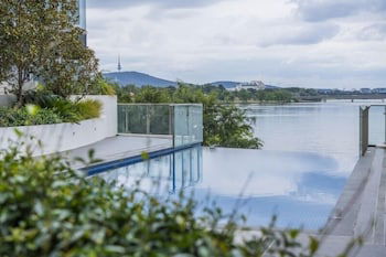 Accommodate Canberra - Lakefront - Rental Cars 2