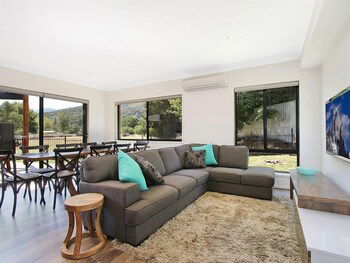 Alpine Knights Stylish Luxury - Rental Cars 1