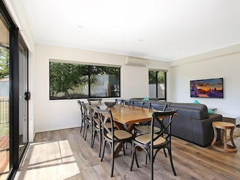 Alpine Knights Stylish Luxury - Rental Cars 2