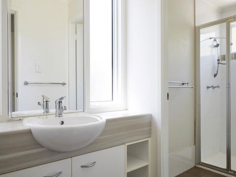 NRMA Darlington Beach Holiday Resort - Rental Cars 3