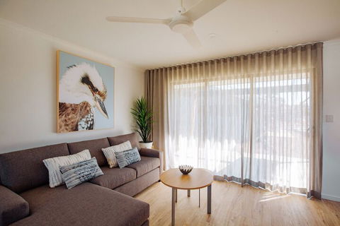 Big4 Sandstone Point Holiday Resort - Rental Cars 5