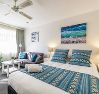 Aqua Waves Glenelg Central Studio Apt - Rental Cars