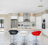 Central Gold Coast Large Modern Elevated Home - Rental Cars